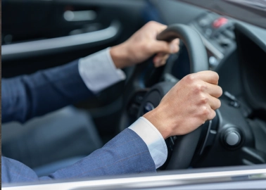 【マイカー通勤の悩み解決】スマートフォンの充電問題＆キーの紛失を防ぐ便利アイテム3選