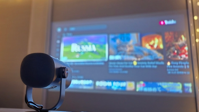 テレビなしでも大満足！家族みんなで使えるスマートプロジェクター