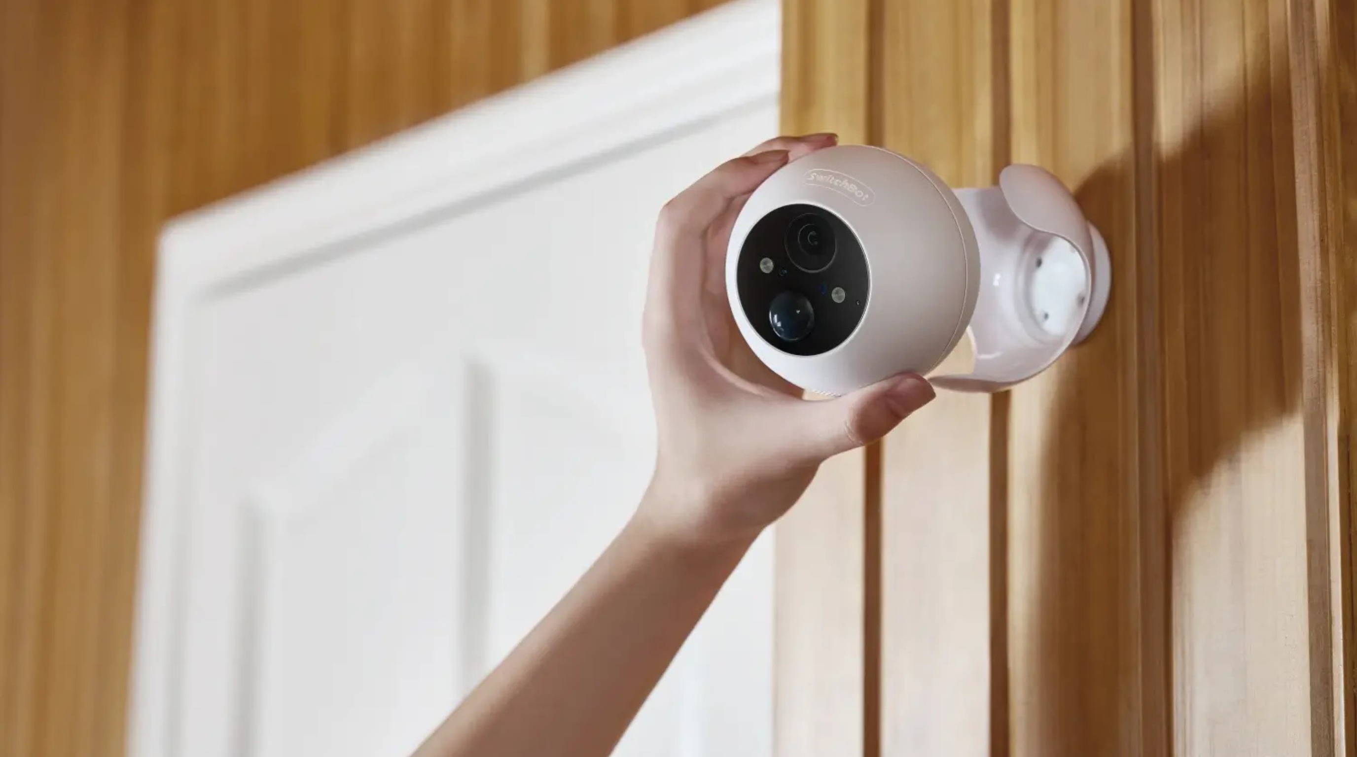 屋内vs屋外カメラ